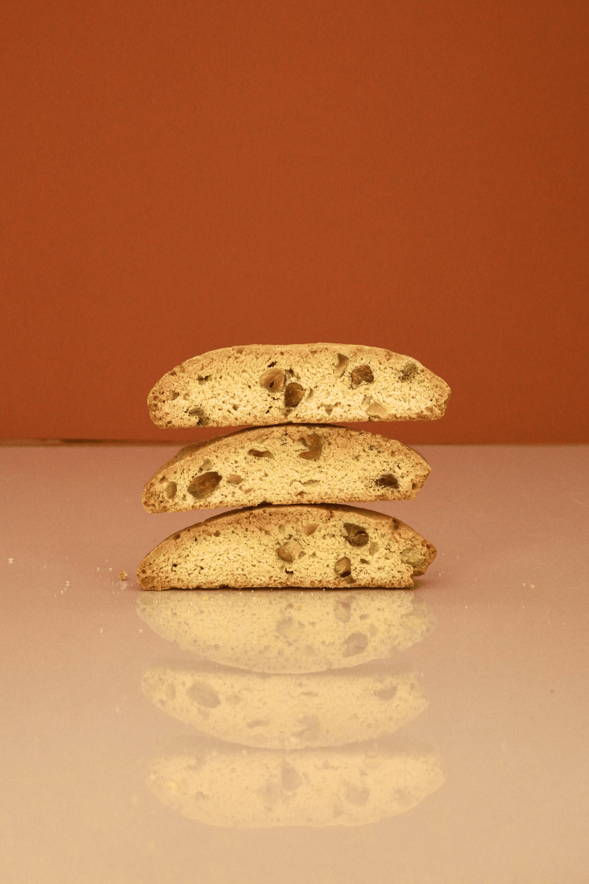 Biscotti à l'érable et aux canneberges empilés