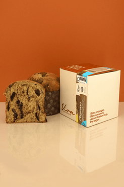 Panettone L'Espresso tranché devant sa boîte