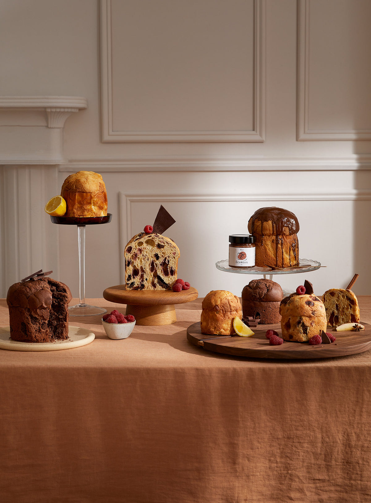 Table garnie de panettones variés Viva panettone